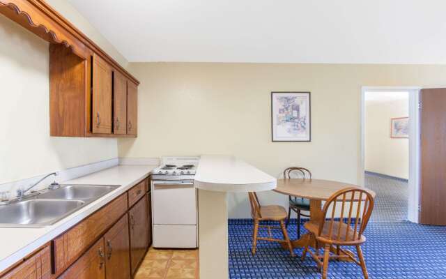 Super 8 by Wyndham Sallisaw