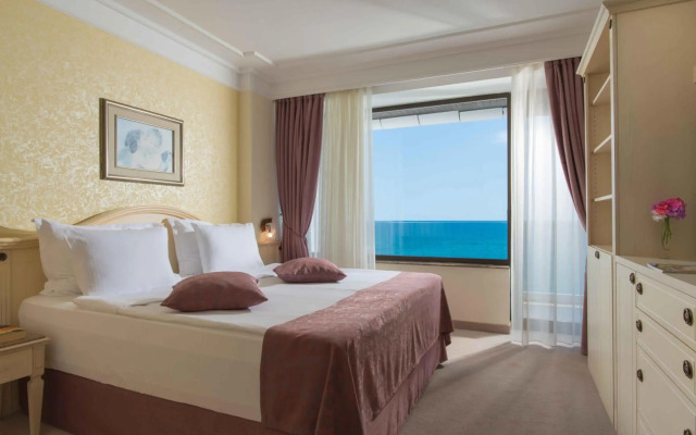 Palace Hotel - Sunny Day Resort