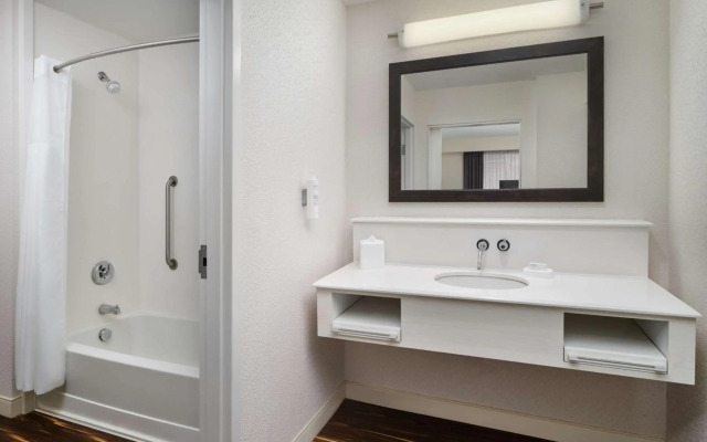 Hampton Inn & Suites Richmond - Downtown