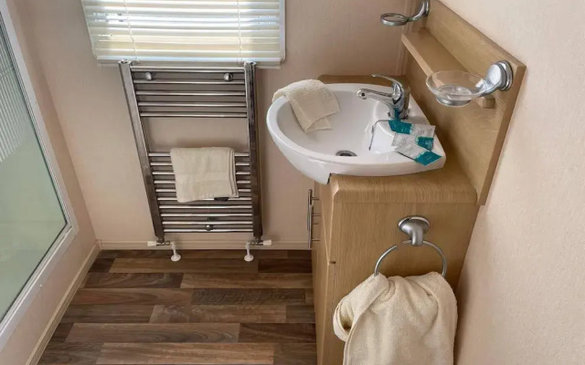 2022 Holiday Home 2 Bedroom With Decking