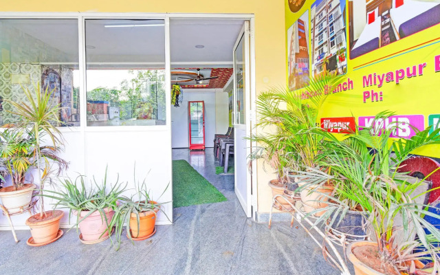 OYO 92953 Sri Navya Grand