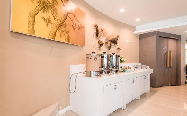 Beyond Suite Hotel