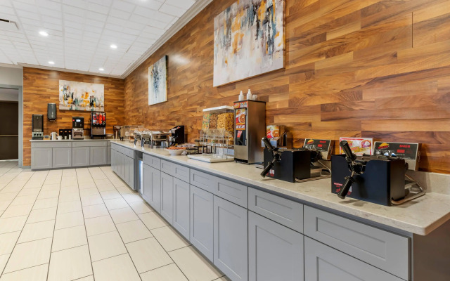 Comfort Inn Brooklyn Center