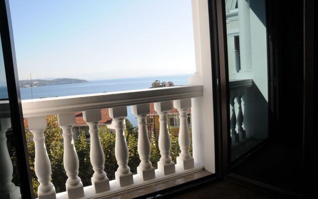 Paradise Island Hotel