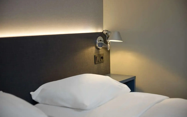 Отель DoubleTree by Hilton Rotterdam Centre