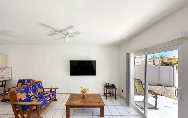 Quiet Mexican-style Getaway With Spacious Patio