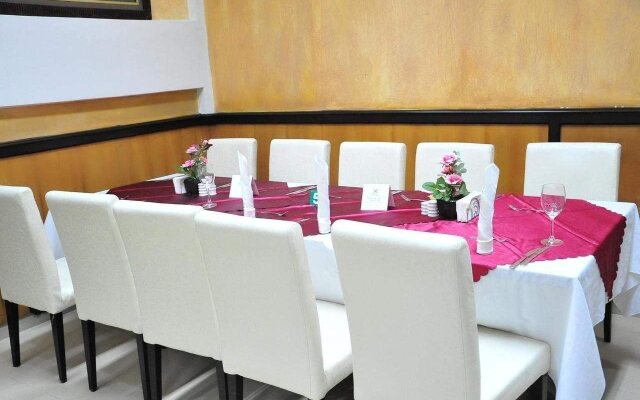 Airport West Hotel