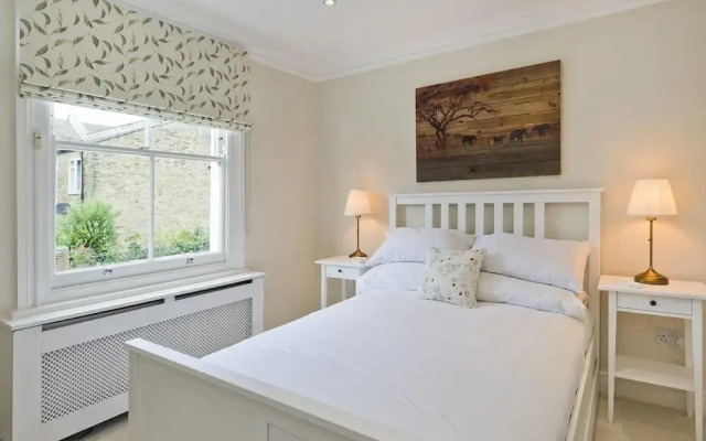 Stunning Recently Renovated 3 Bedroom Home Fuham - Munster Village