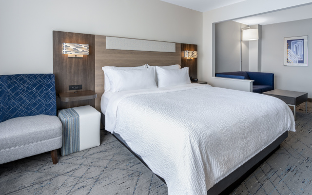 Holiday Inn Express and Suites Vineland Millville by IHG