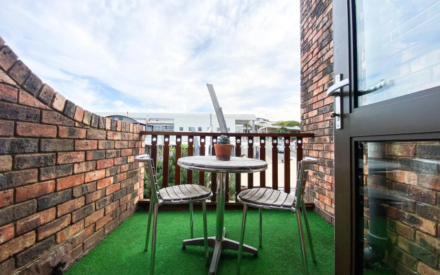 Stay On Main Plett - Contemporary 2-Bedroom Apartment