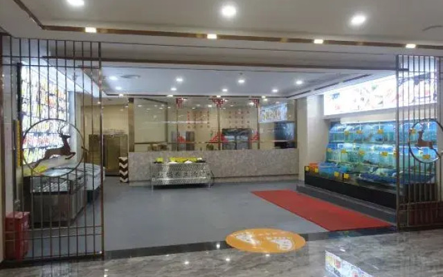 Gold  Deer  Hotel