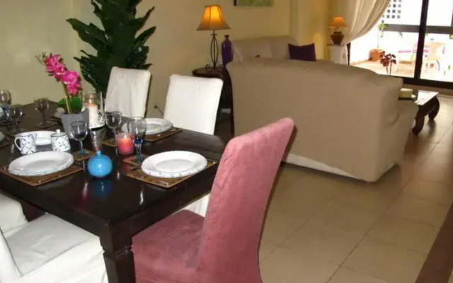Tropical Luxury in Prime Location