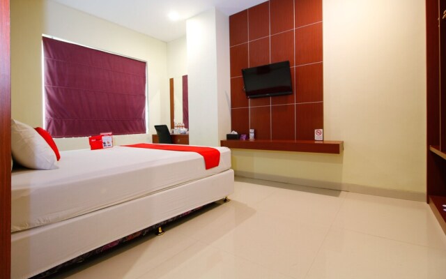 RedDoorz Premium near Nipah Mall