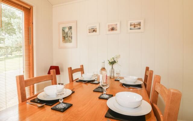 10 Water'S Edge, Looe