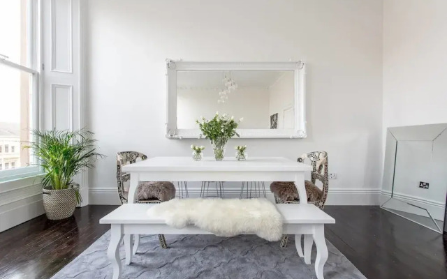 Luxury 4-bedroom Townhouse in Prestigious West End