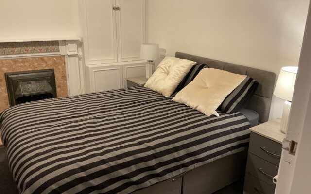 Stunning 4-bed House in Rochester