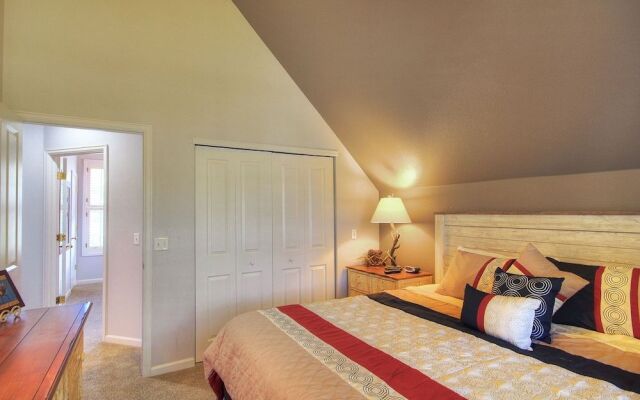 Bear Pine 4 Br home by RedAwning