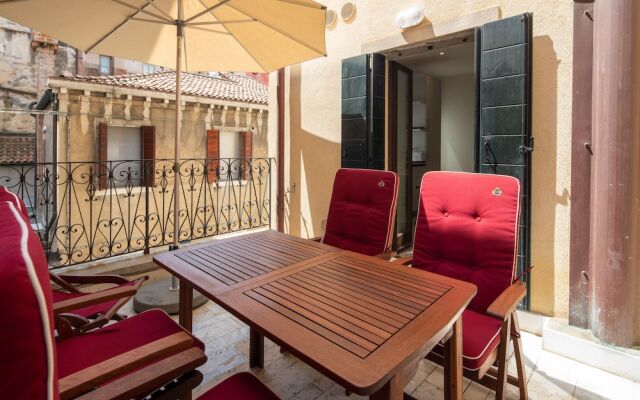 Ve.N.I.Ce Cera Remer Suite