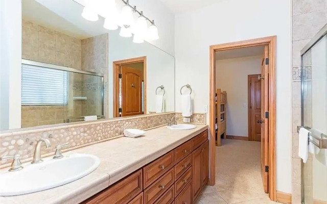 Perfect Fit 4 Br home by RedAwning