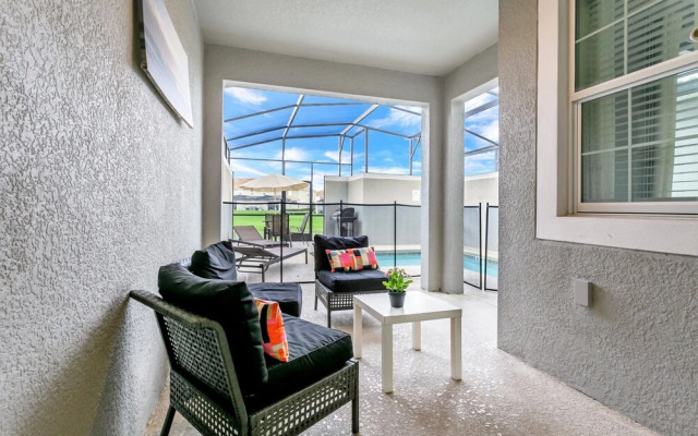 Romeo Circle Villa Story Lake 2