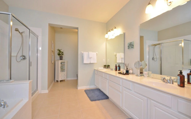 Palmavera Deluxe 3 Bedroom Condo by Redawning