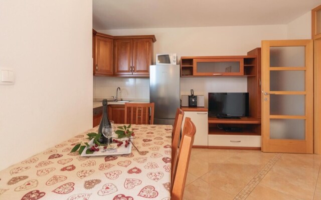 Amazing Home in Zdrelac With Wifi and 6 Bedrooms