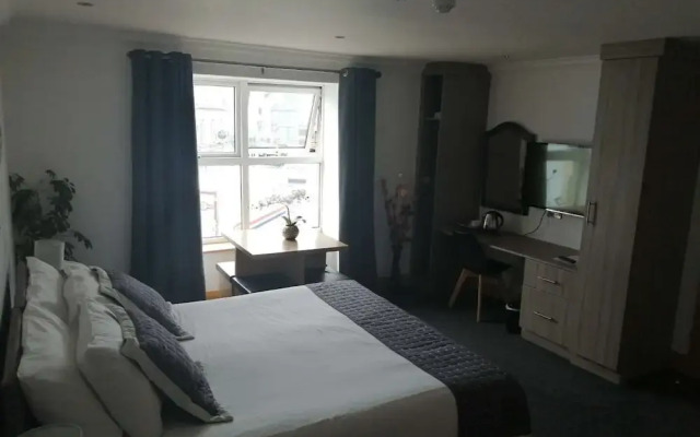 The Reveller Lodgings