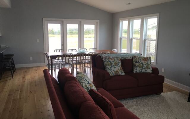 Best Day Ever 4 Bedroom Home by RedAwning