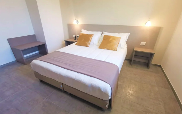 Golden Hotel & Apartments