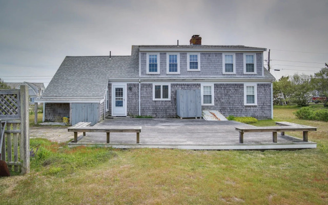 Walk to Beach: Chatham Getaway w/ Sunroom!