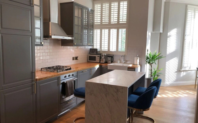 Luxury Victorian 2 Bedroom Apartment Near Tube