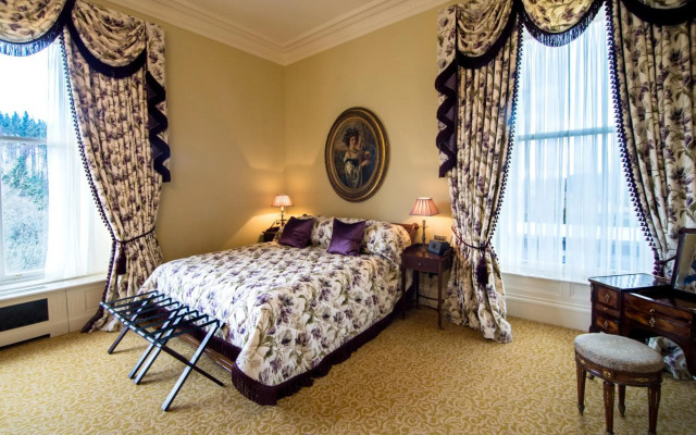 Crossbasket Castle Hotel & Restaurant