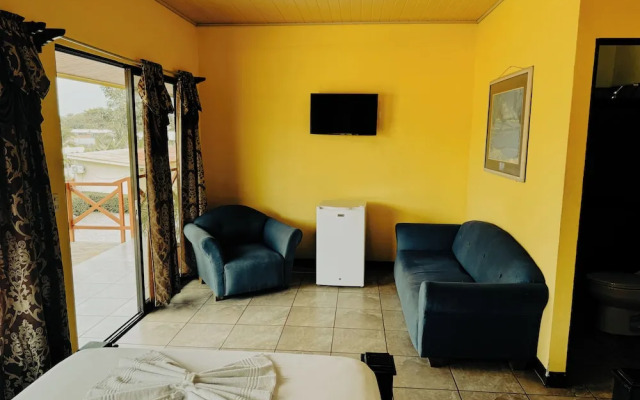 Los Angeles Hotel & Resort