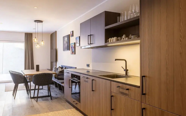 Spacious Apartment With Terrace