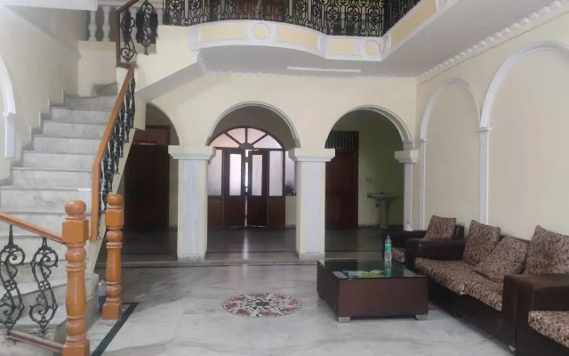 OYO 91853 Hotel White House