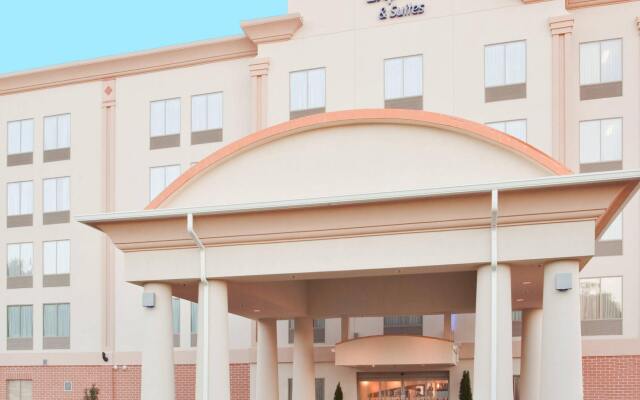 Holiday Inn Express Hotel & Suites Fredericksburg by IHG