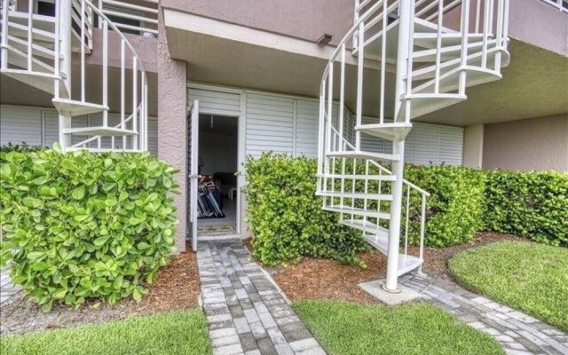 Som 112 - Somerset 2 Bedroom Condo by Redawning