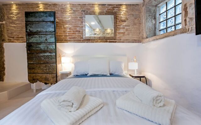 Luna Rooms and Studios