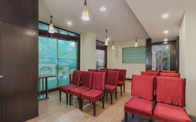 Golf View by OYO Rooms