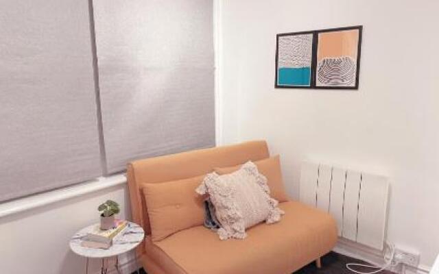 Aura Apartments by CityNest2