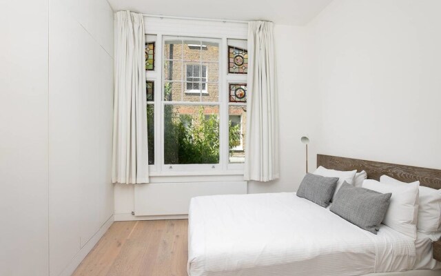Bright 2BR Home in West Kensington, 6 Guests