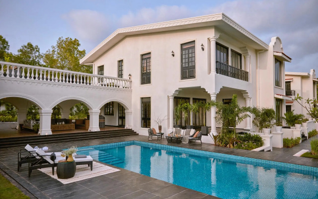 Estate De Frangipani