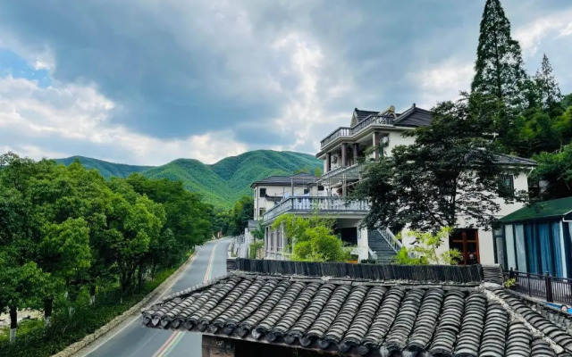 Moganshan Mountain Farmhouse