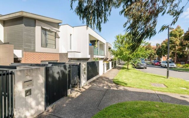 La Trobe Uni  3B townhouse  Bundoora