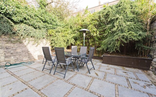 The Brendan Gleeson Suite - hiphipstay