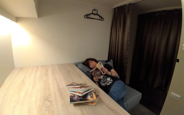 1969.Book Hostel