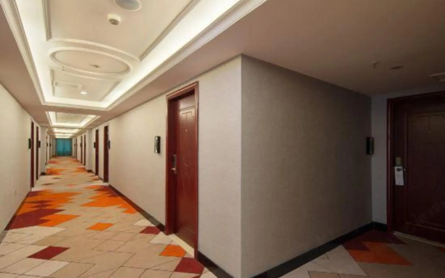 Berman Hotel (Huidong honghaiwan store)