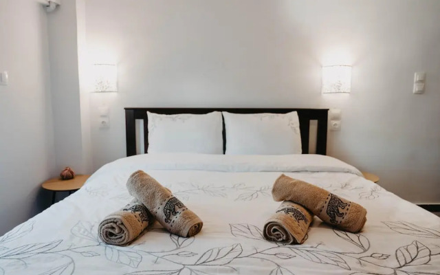 Minimal Condo Trikala Town