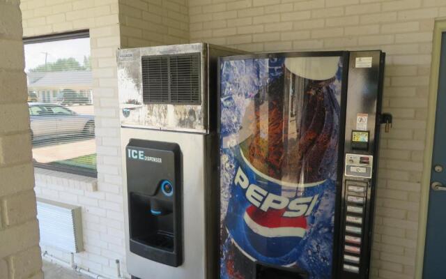 Travelers Inn and Suites Liberty