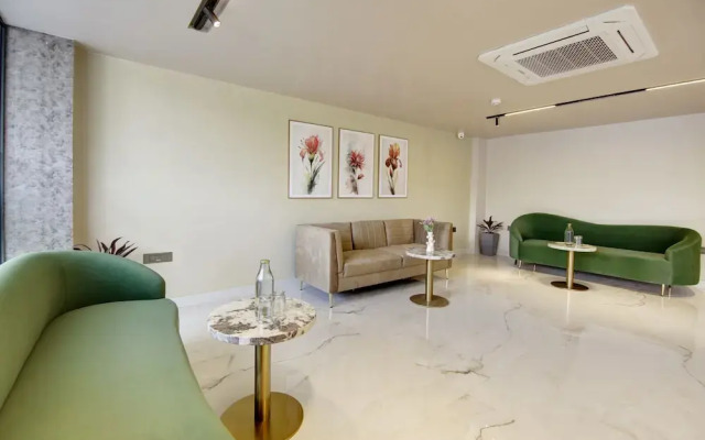 Saltstayz Premier - Near Golf Course Road & Sector 57